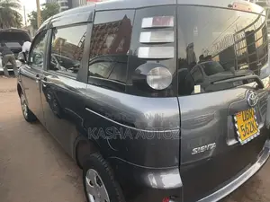 Toyota Sienta 2010 Gray