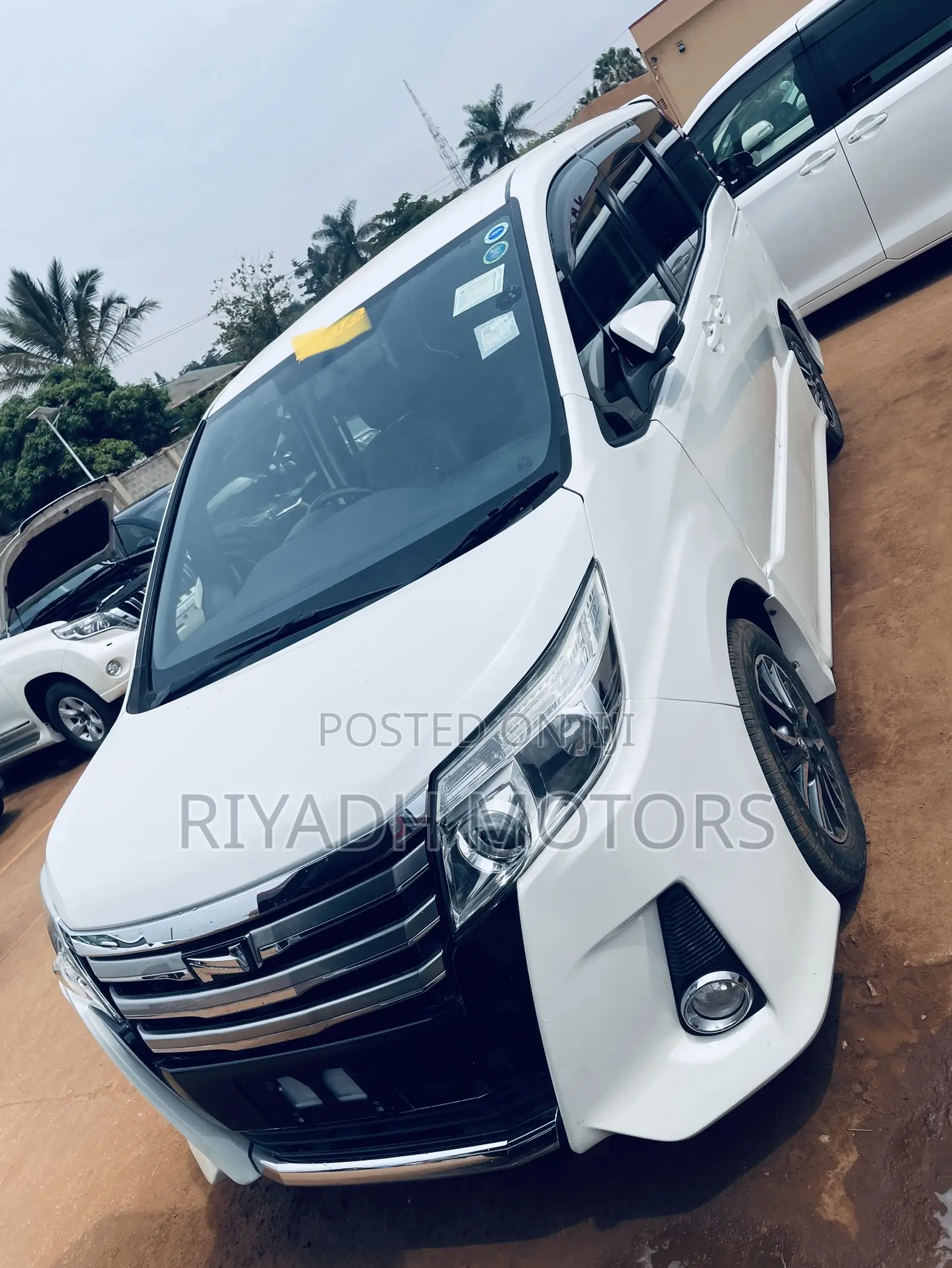Toyota Noah 2.0 FWD (6 Seater) 2016 White