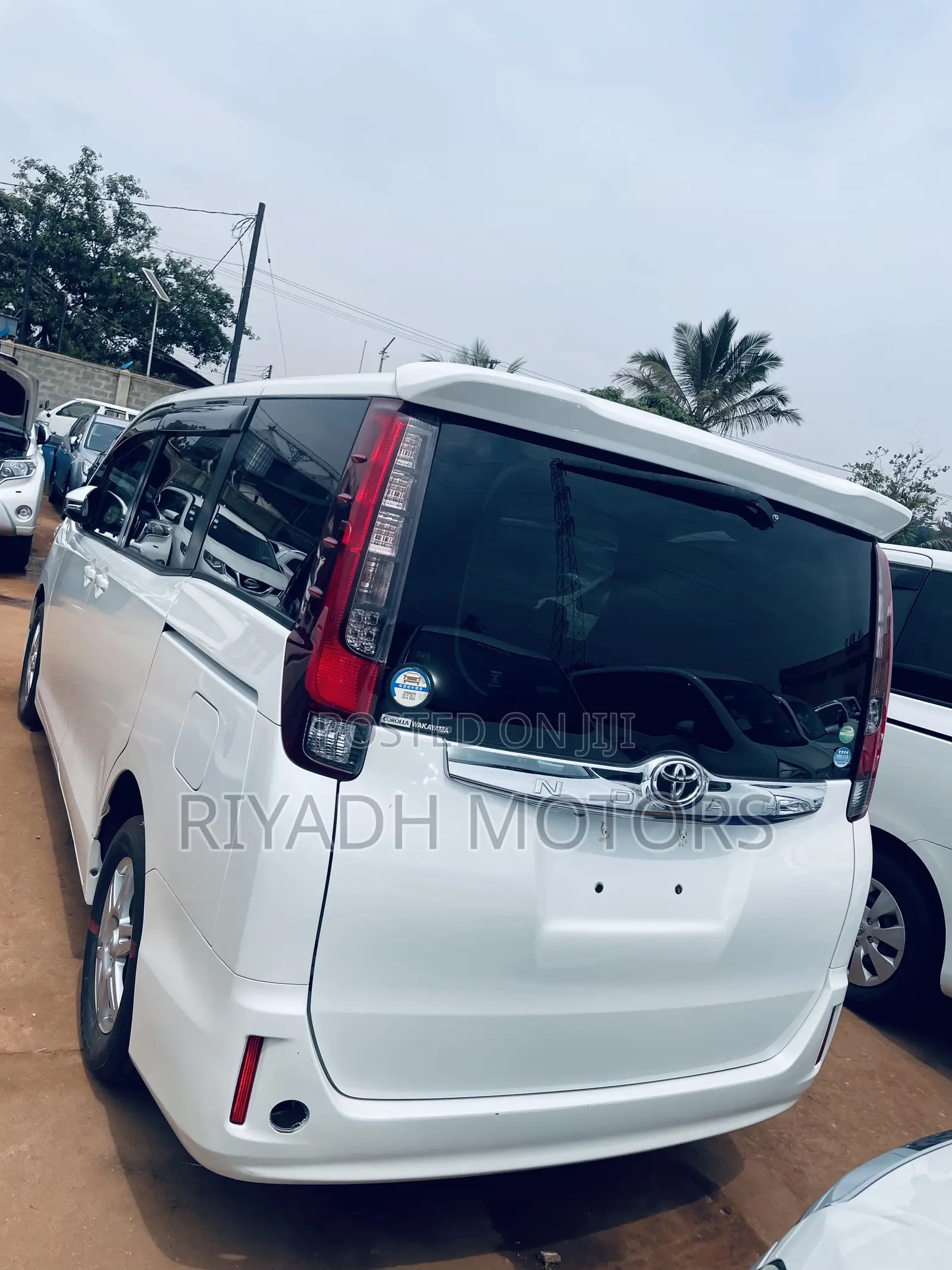 Toyota Noah 2.0 FWD (6 Seater) 2016 White