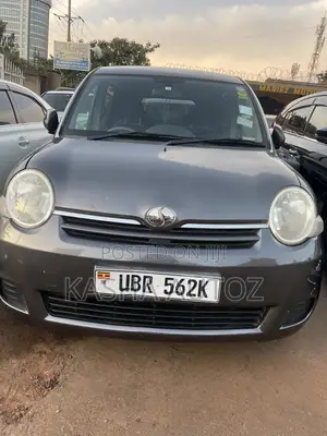 Toyota Sienta 2010 Gray