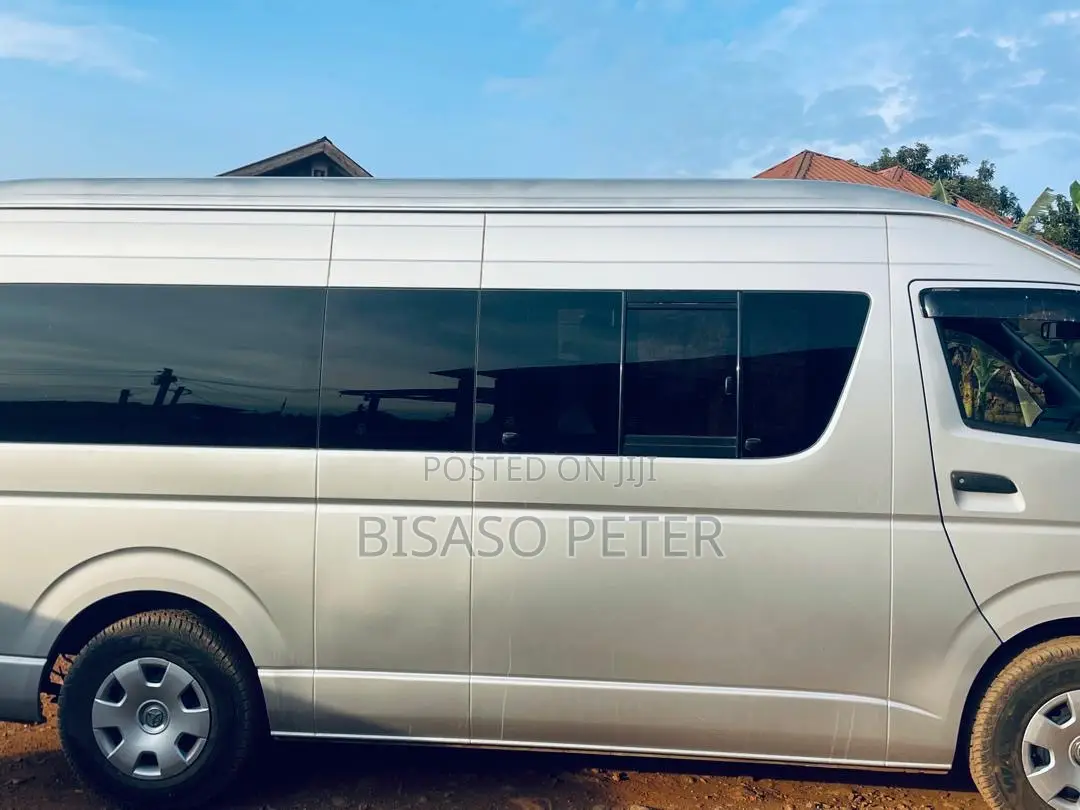 Toyota HiAce 2015 Silver