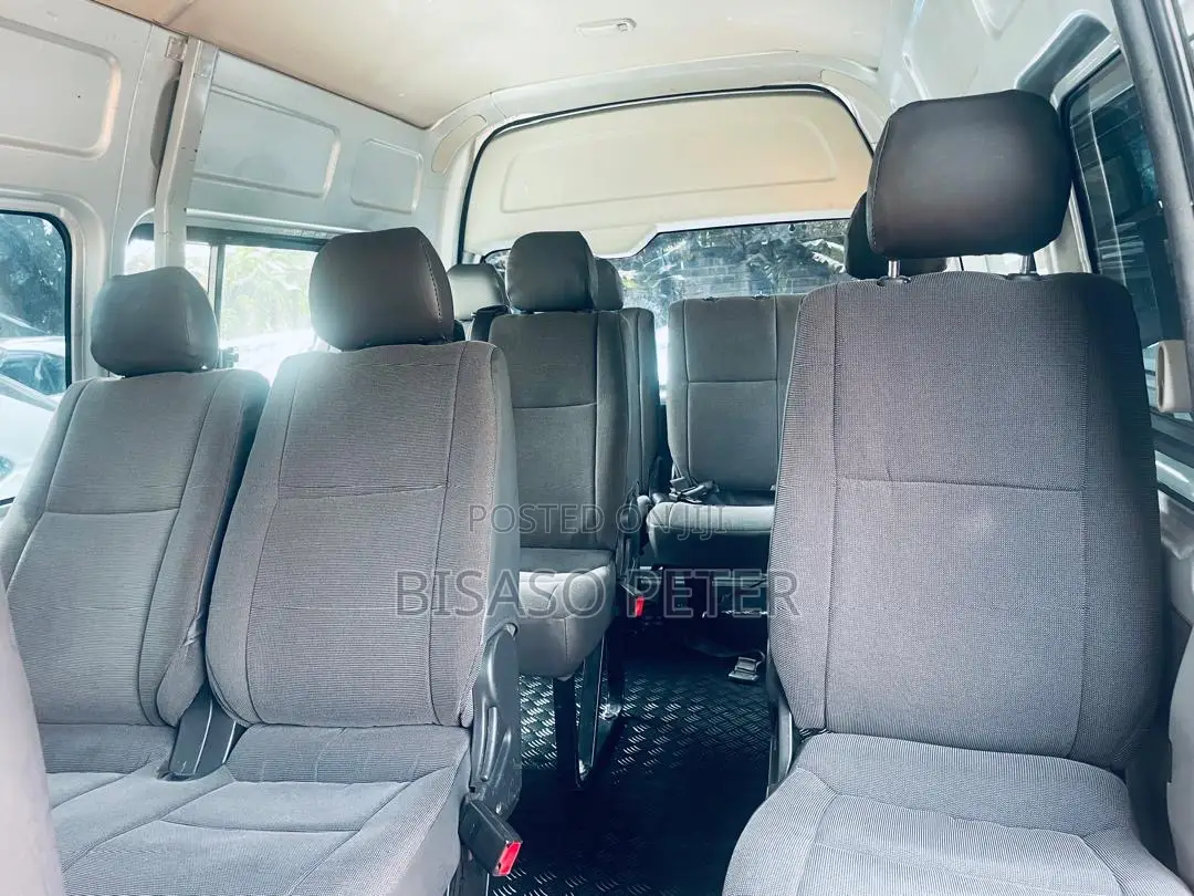 Toyota HiAce 2015 Silver