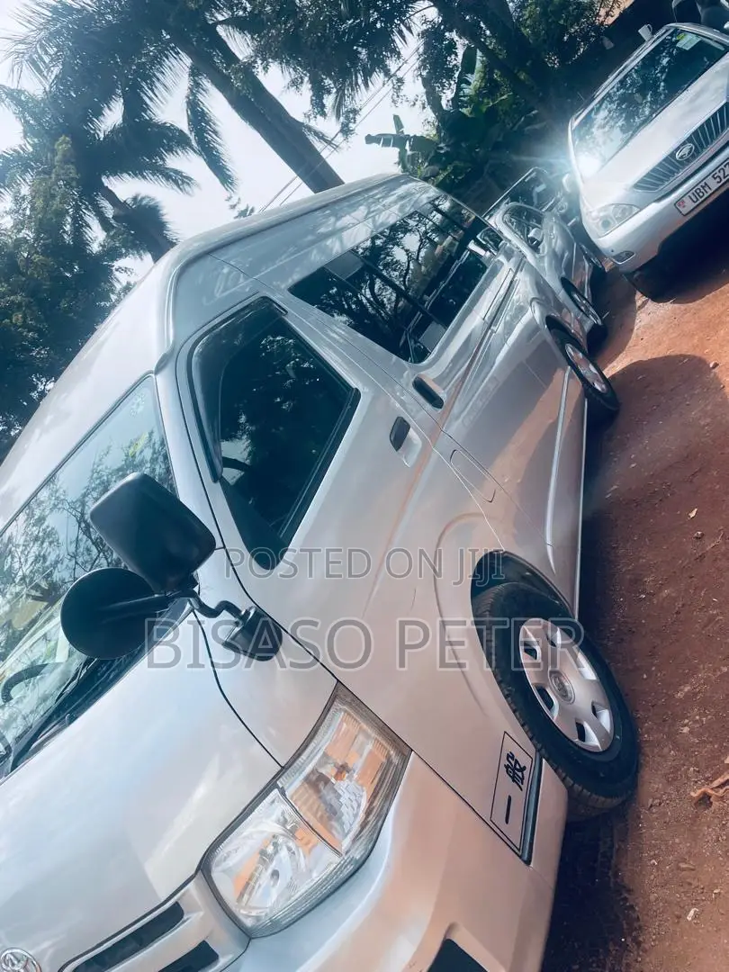 Toyota HiAce 2015 Silver
