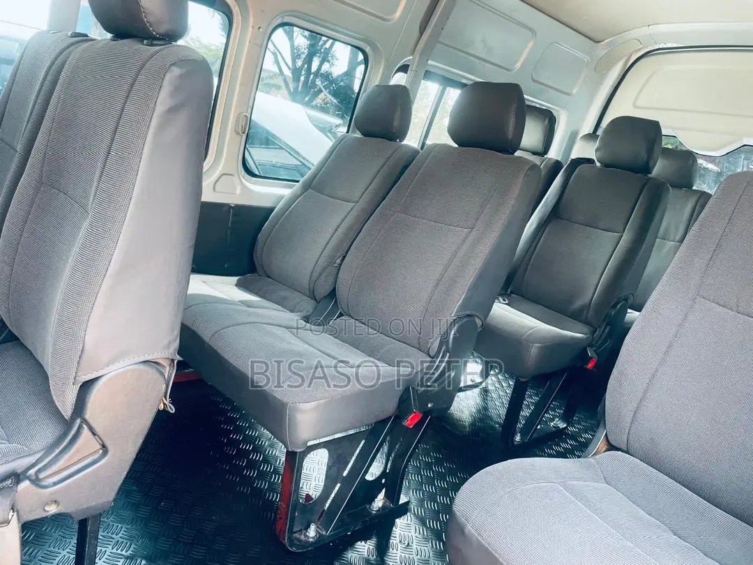 Toyota HiAce 2015 Silver