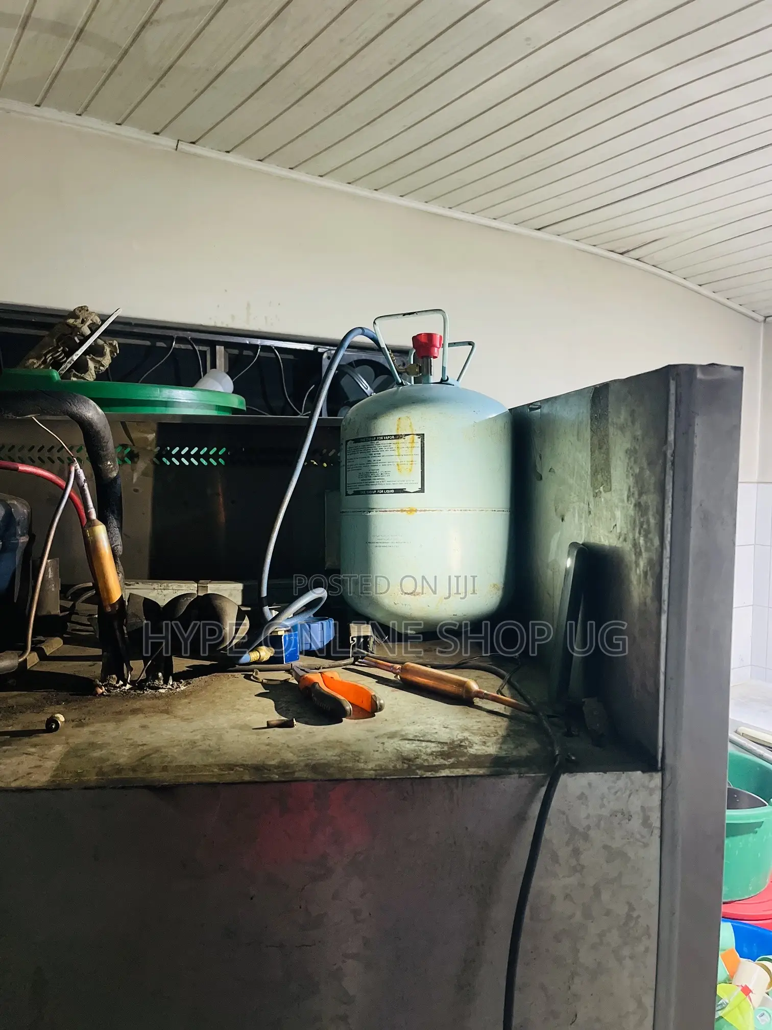 Big Fridge Gas Refilling Masters Ug