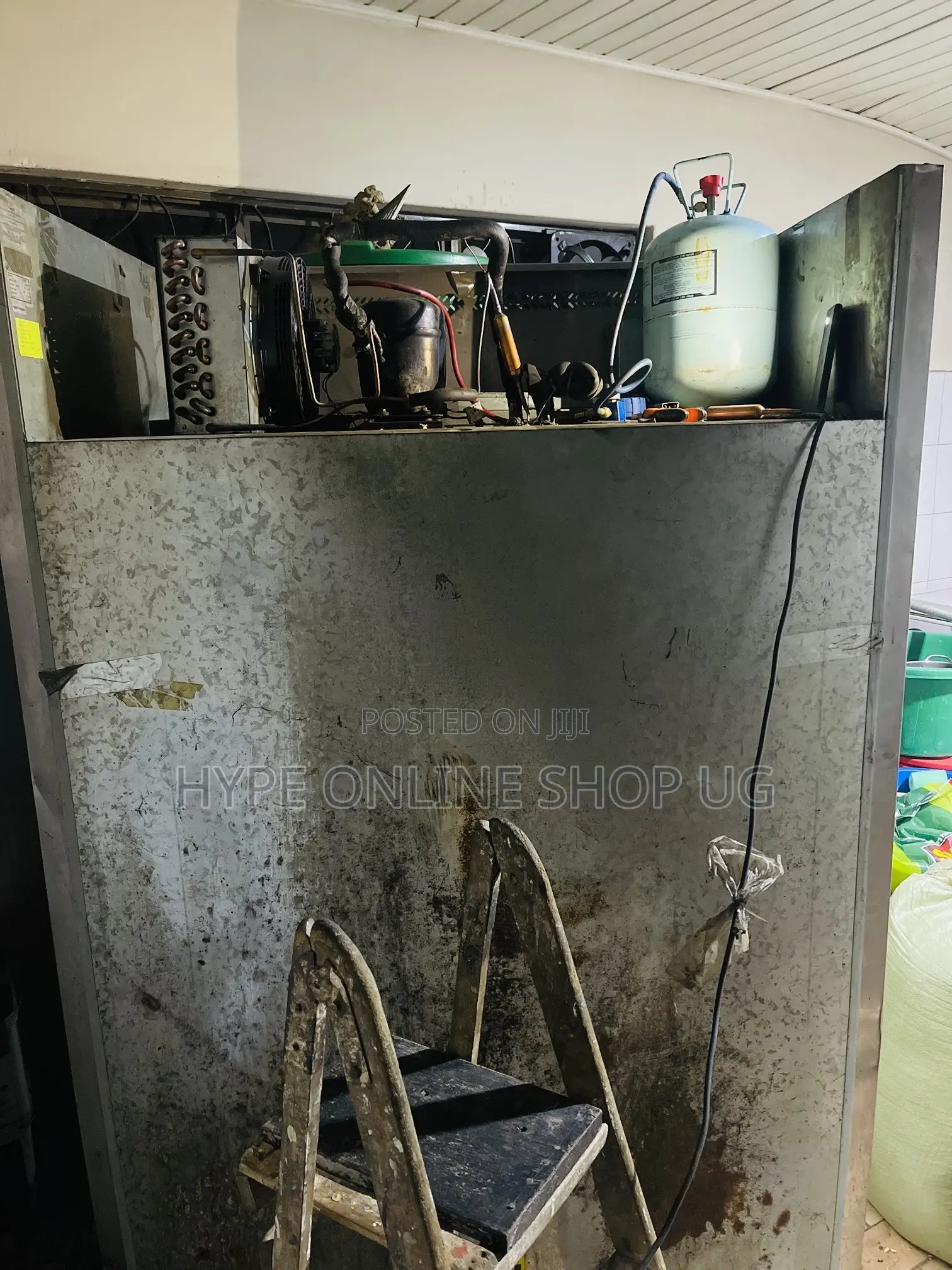 Chiller Fridge Repair Services and Gas Refilling
