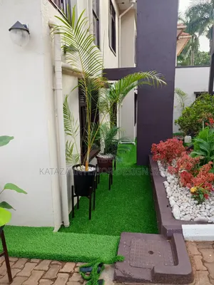 Sun Resistant Artificial Grass Carpet (Green)