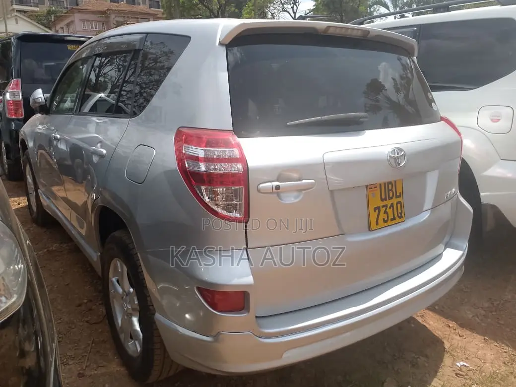 Toyota RAV4 2010 Silver