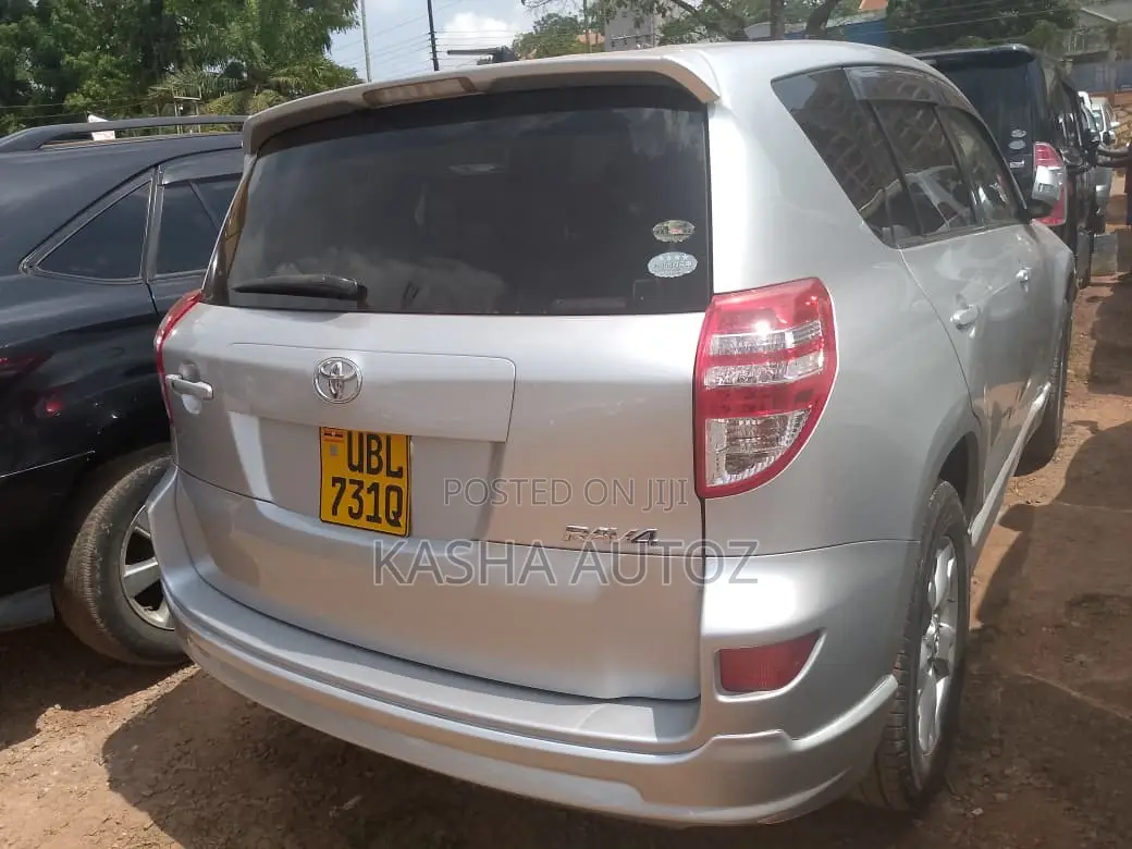 Toyota RAV4 2010 Silver