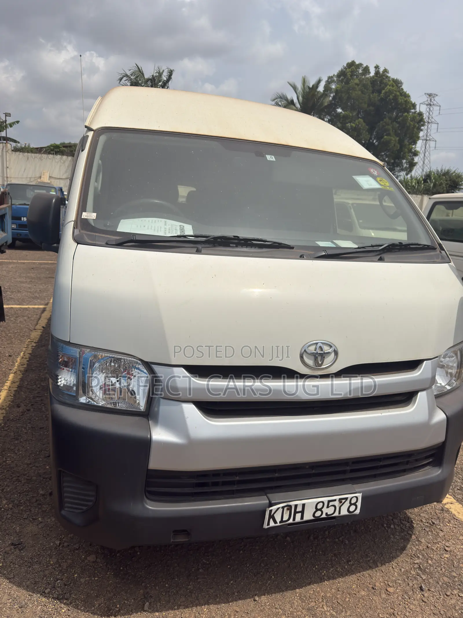 Toyota HiAce 2016 White