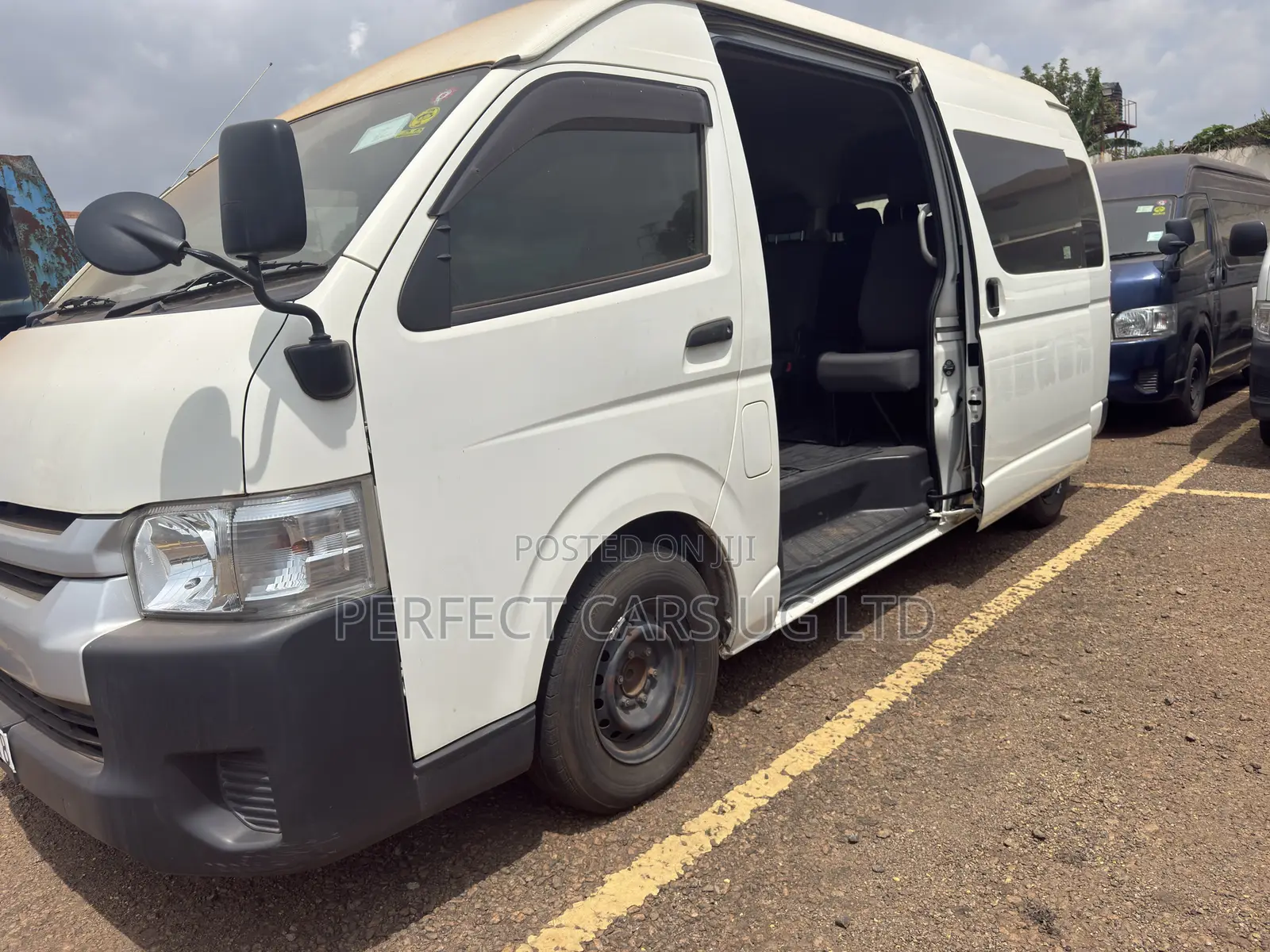 Toyota HiAce 2016 White