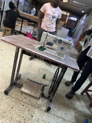 Zigzag Straight With Original Stand Well Serviced