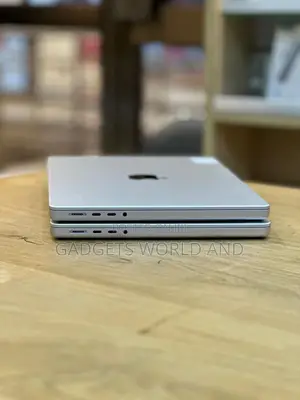 New Laptop Apple MacBook Pro 18GB Apple M3 Pro SSD 512GB