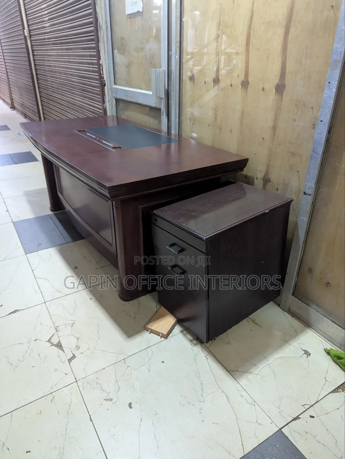 Executive Office Desk, 1.8 Metres// 180cm