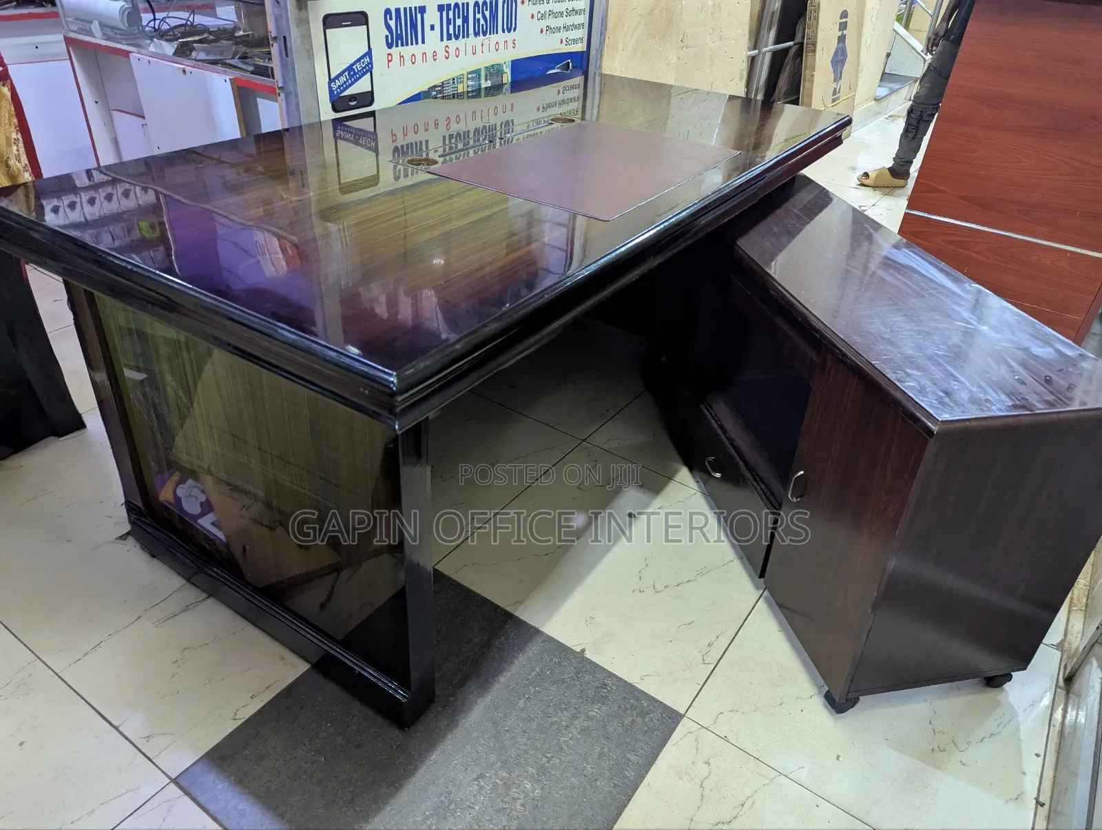Dàrk Brown Second Hand Executive Office Desk, 1.8 Metres// 6 Feet
