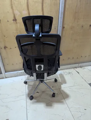Headrest Office Chair With a Mesh Back, Adjustable Back and Height
