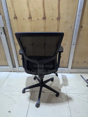 Office Chair With Adjustable Armests in a Very Good Condition