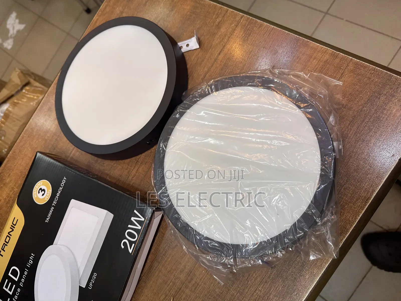 20watts Panel Black