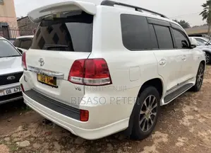 Toyota Land Cruiser 2010 White