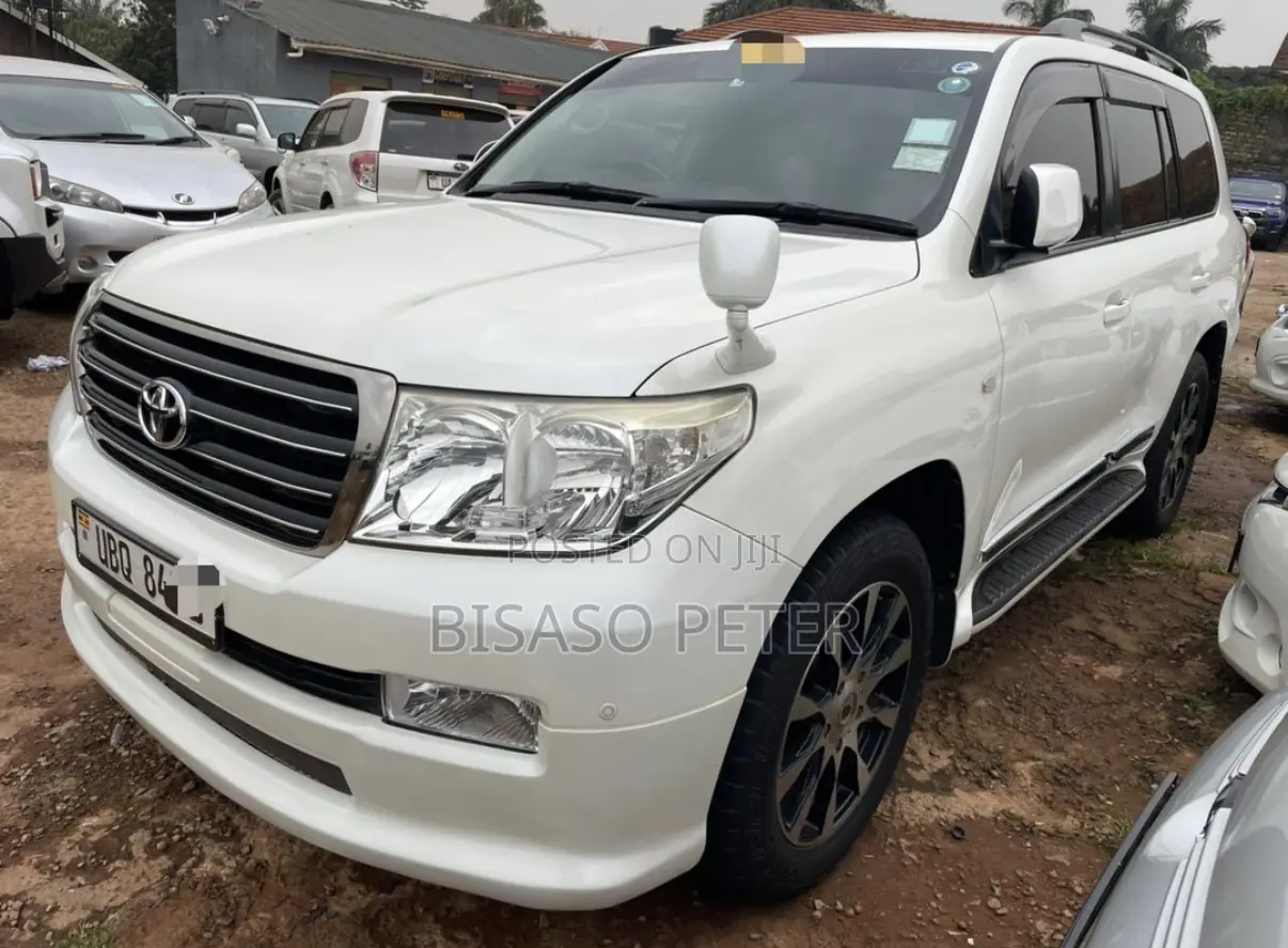 Toyota Land Cruiser 2010 White