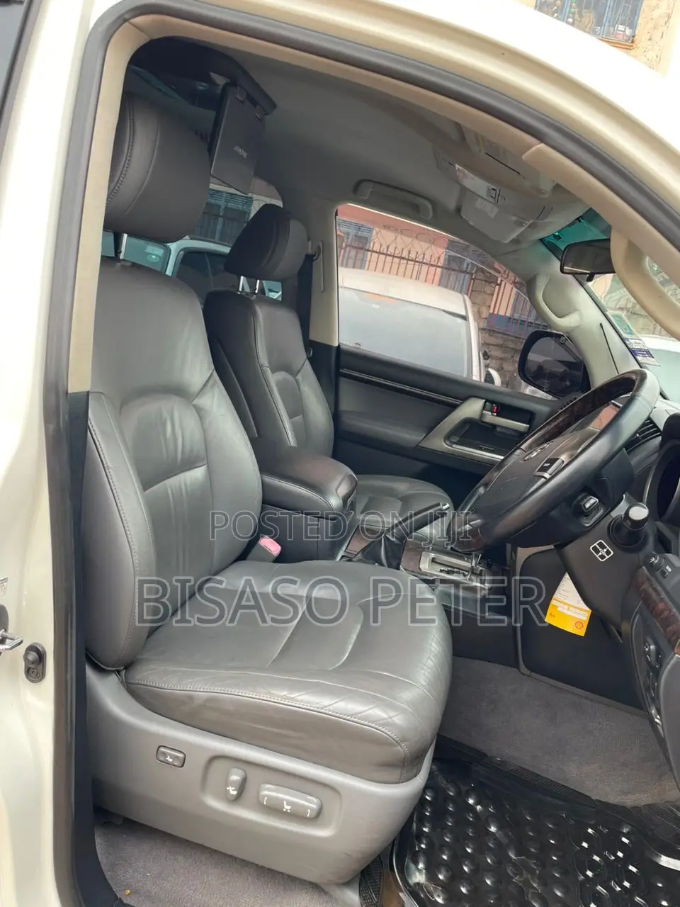 Toyota Land Cruiser 2010 White
