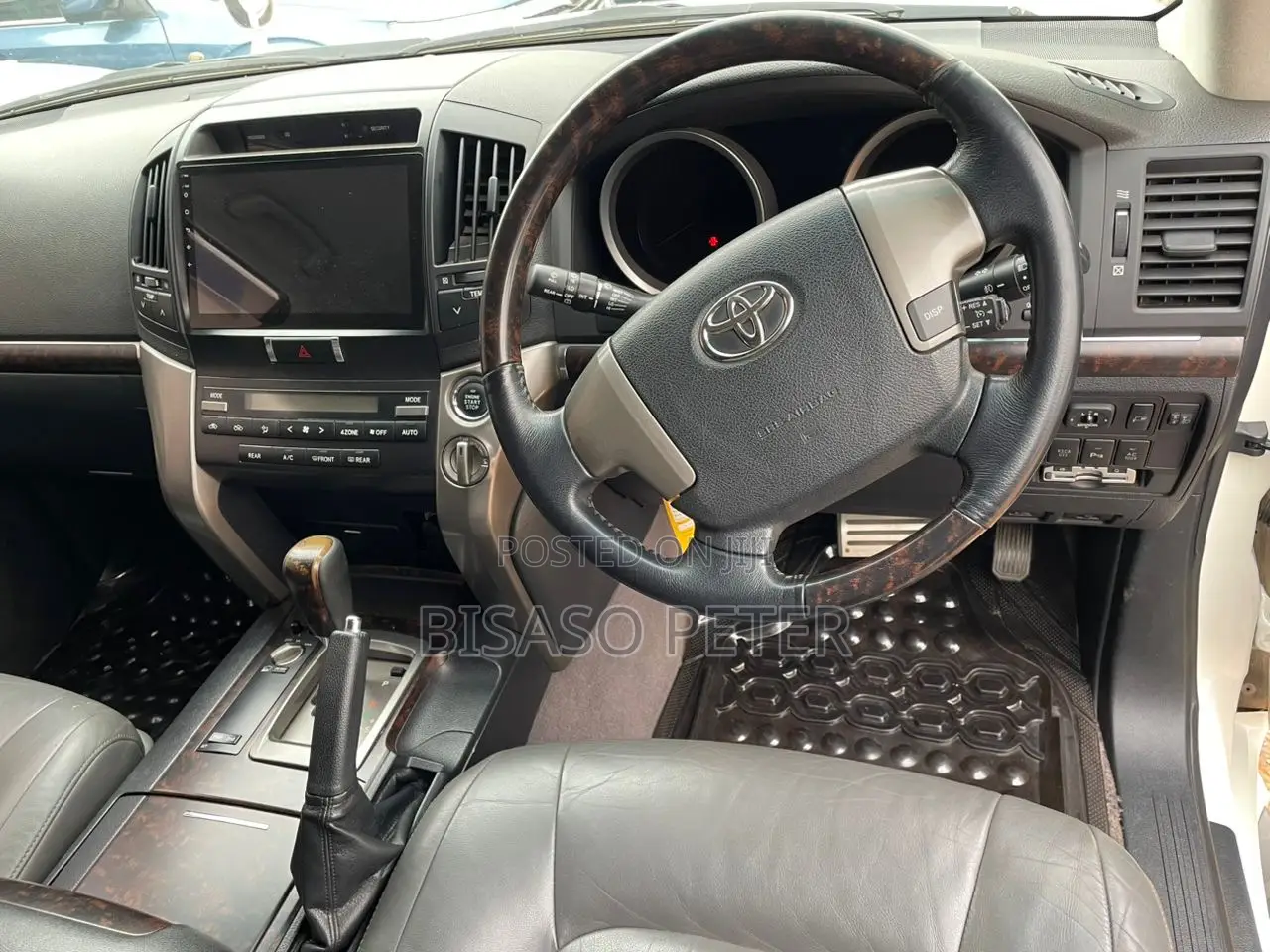 Toyota Land Cruiser 2010 White