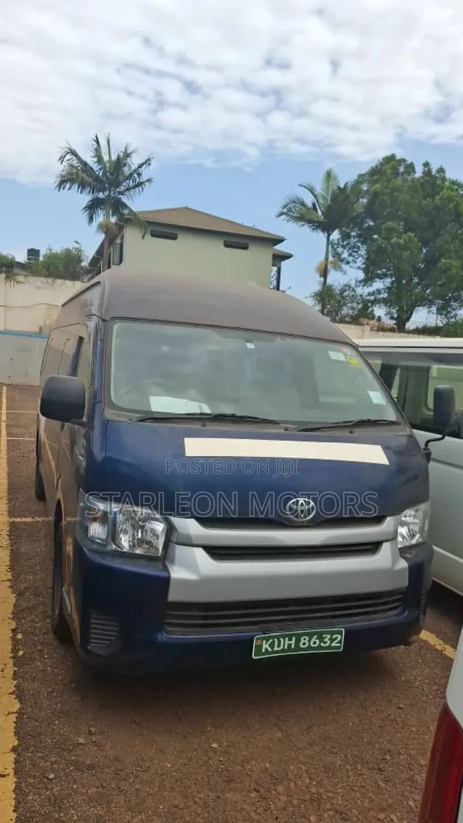 Toyota HiAce 2016 White