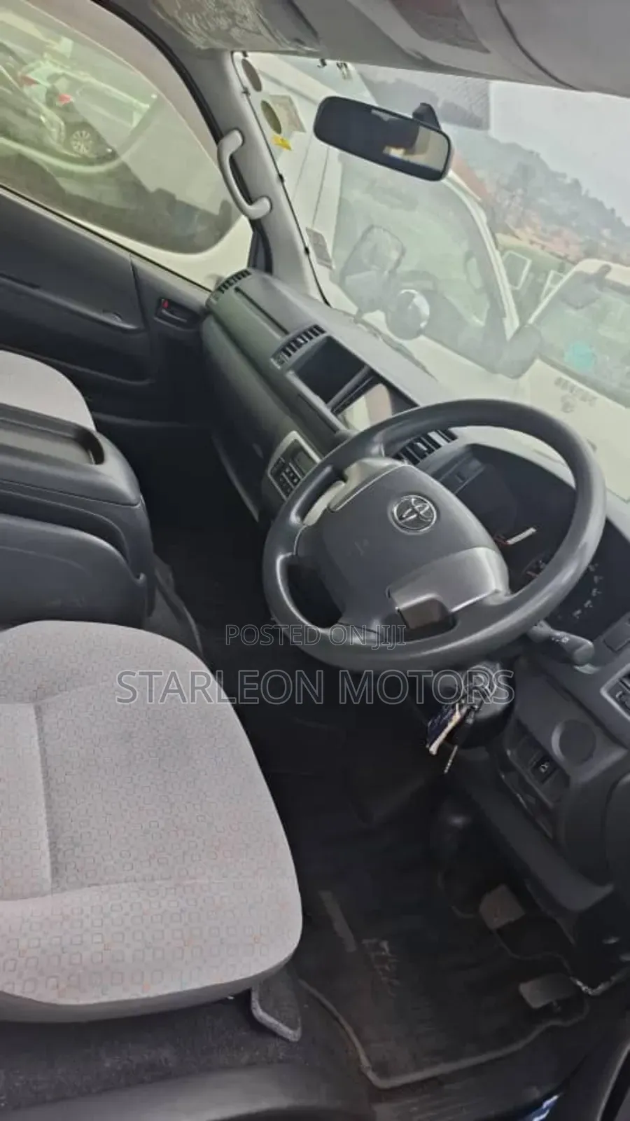 Toyota HiAce 2016 White