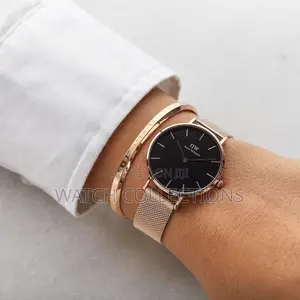 Stylish Female Dw Watches With a Stainless Steel Bracelet