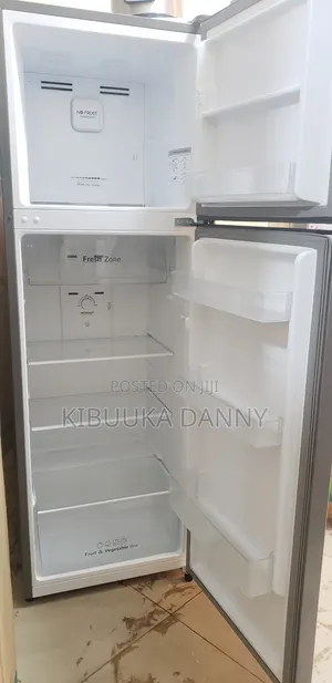 Hisence 328l Fridge and Freezer