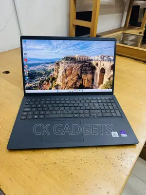 New Laptop Dell Inspiron 15 3521 8GB Intel Core I5 SSD 256GB