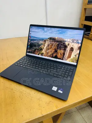 New Laptop Dell Inspiron 15 3521 8GB Intel Core I5 SSD 256GB