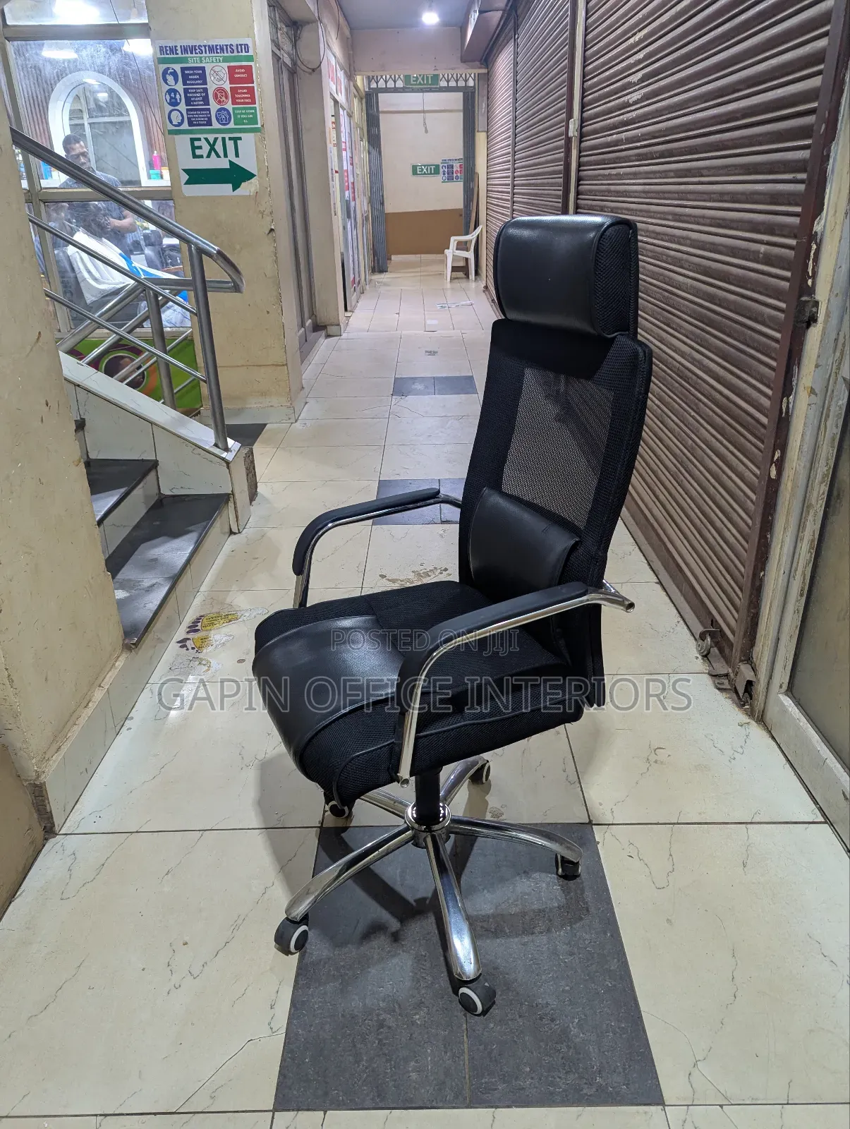 Long Back Leather-Mesh Chair With an Headrest