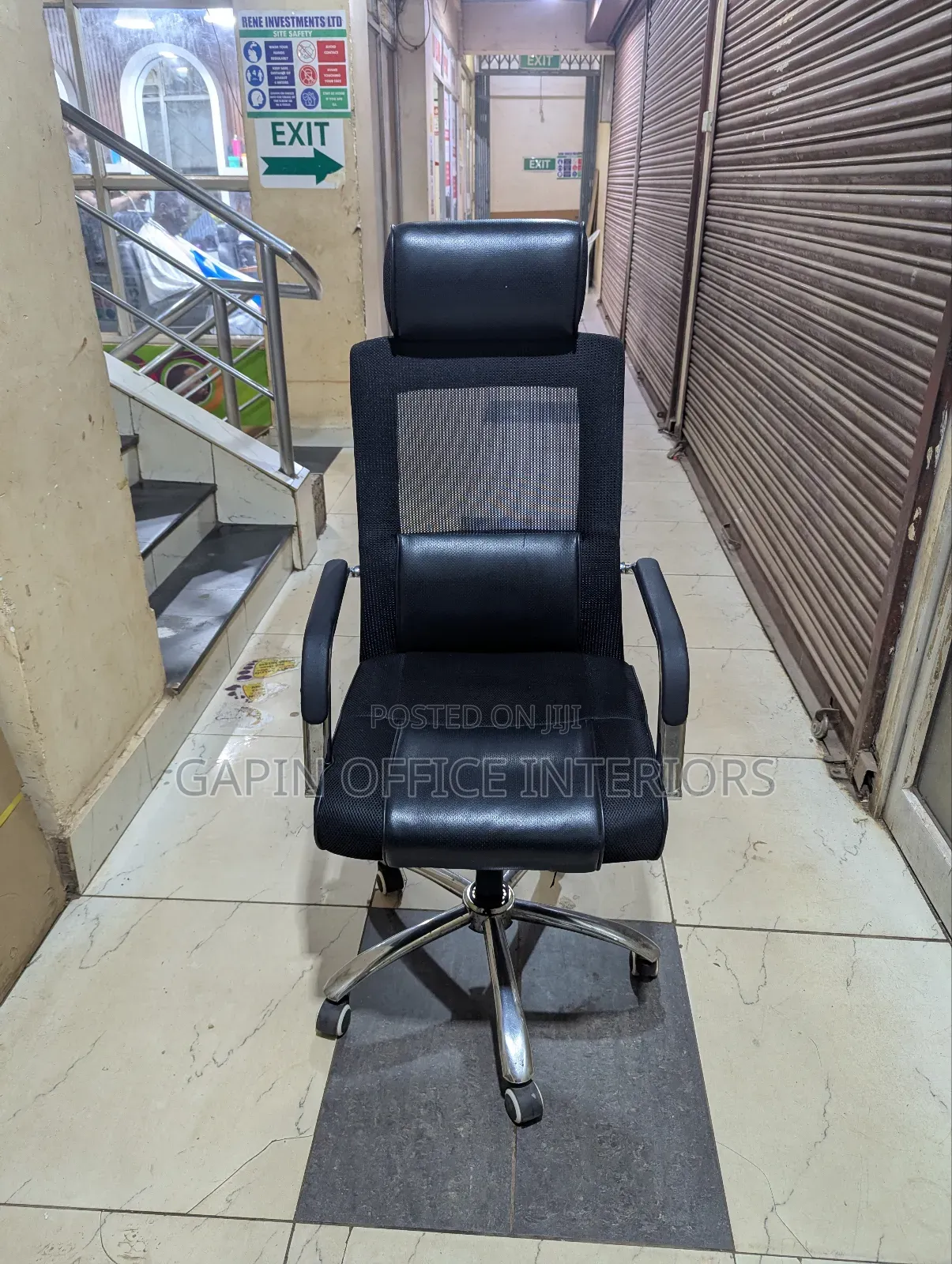 Long Back Leather-Mesh Chair With an Headrest