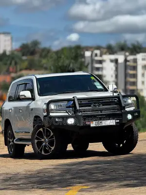 Toyota Land Cruiser 2017 White