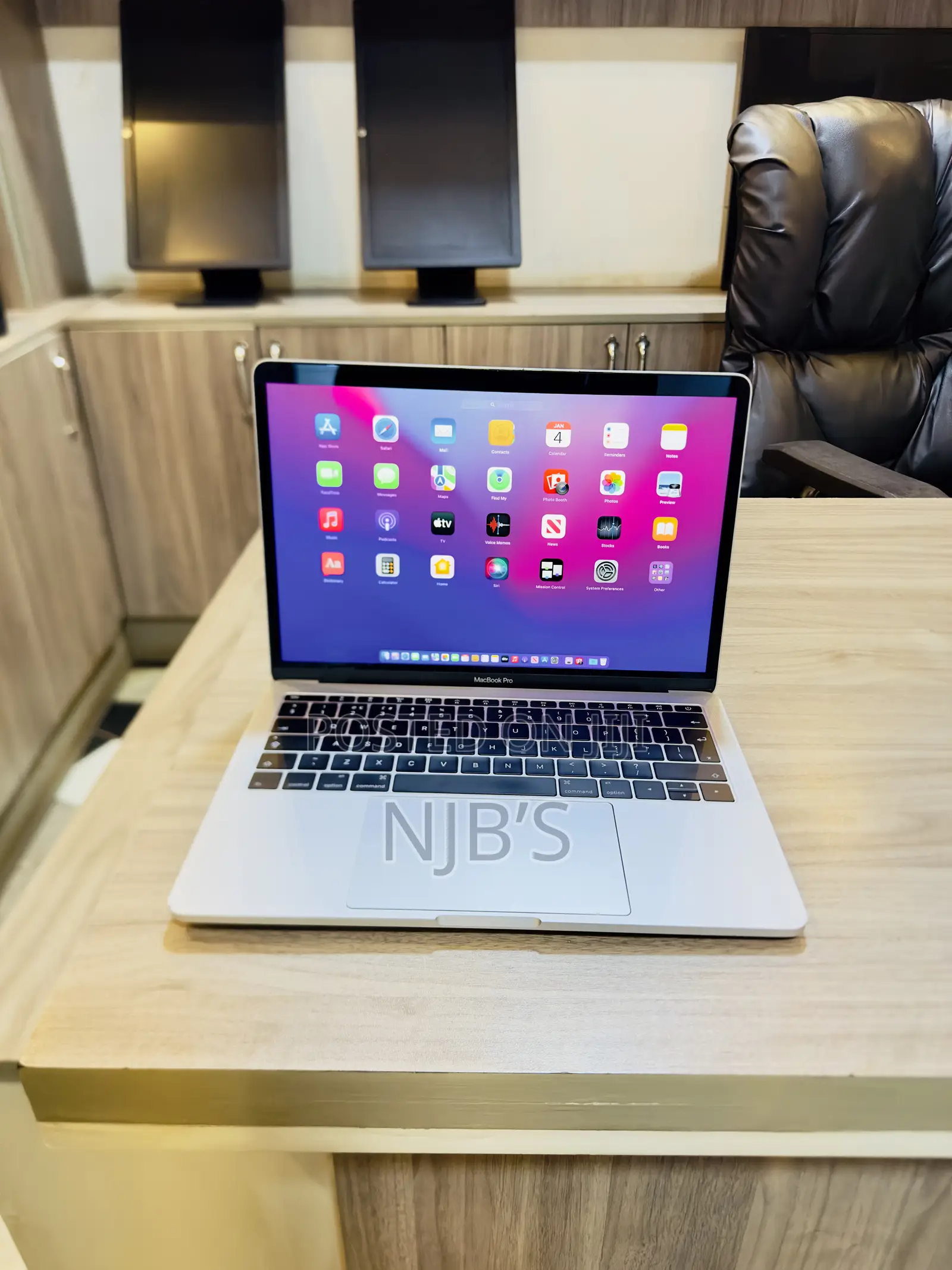 New Laptop Apple MacBook Pro 2017 8GB Intel Core I5 SSD 256GB