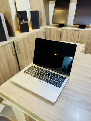 New Laptop Apple MacBook Pro 2017 8GB Intel Core I5 SSD 256GB