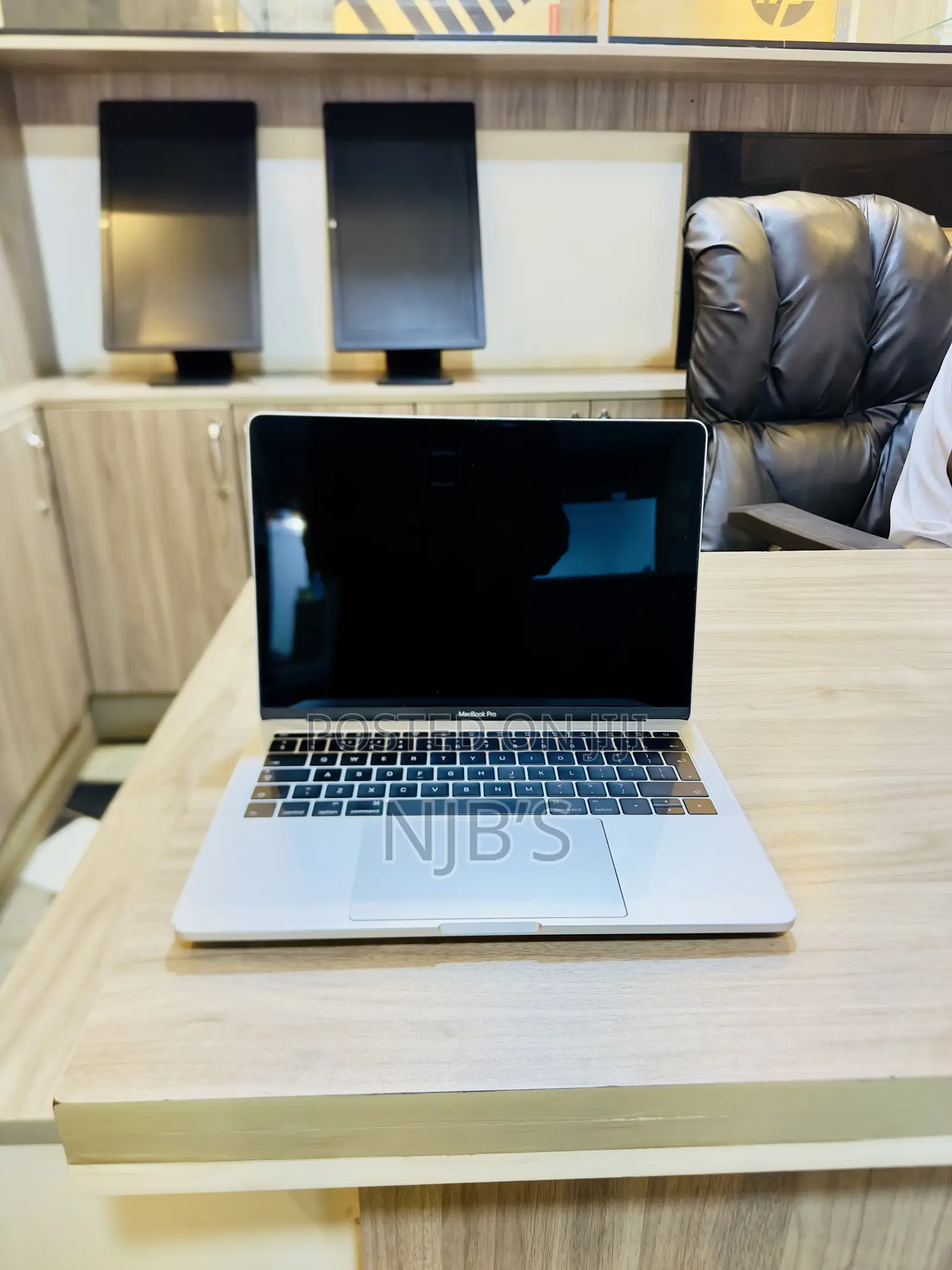 New Laptop Apple MacBook Pro 2017 8GB Intel Core I5 SSD 256GB