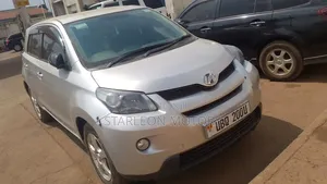 Toyota IST 2009 Silver