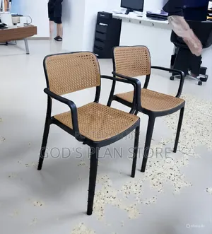 Hyper Indoor Outdoor Plastic Chairs Plastic Chairs for Garden/Hotels
