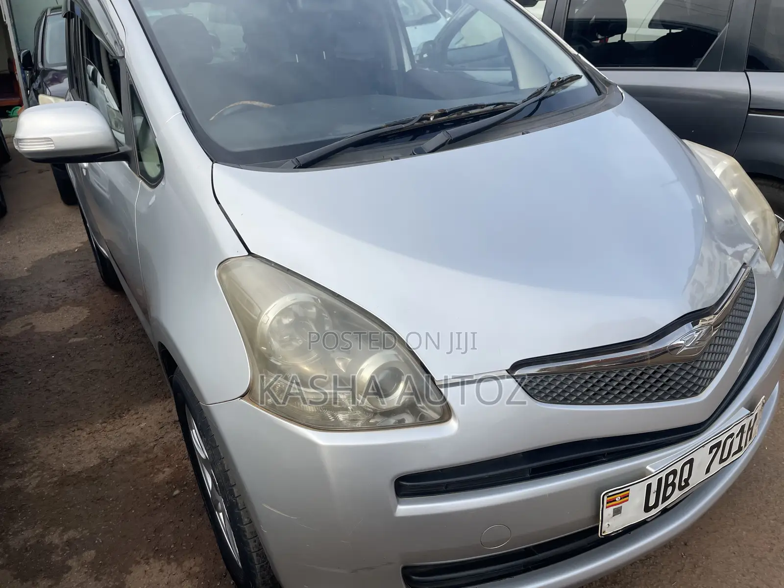 Toyota Ractis 2010 Silver