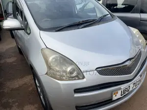 Toyota Ractis 2010 Silver