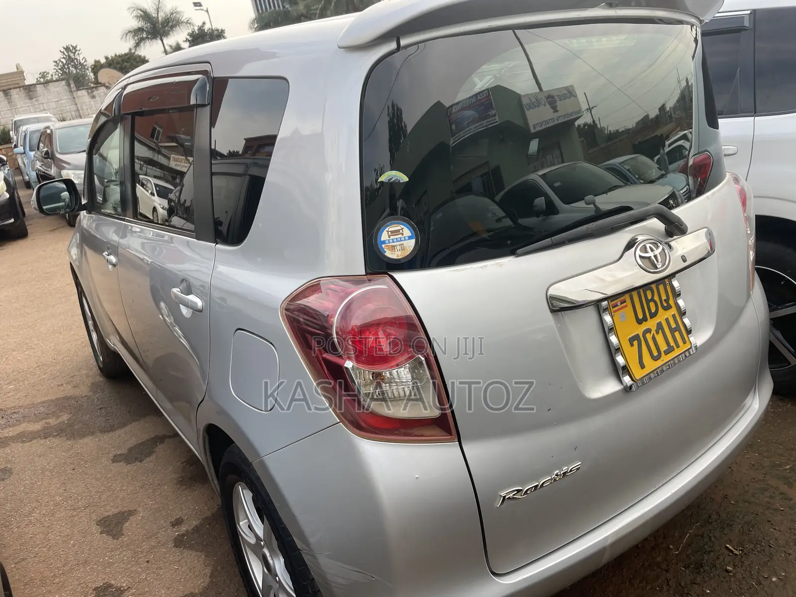 Toyota Ractis 2010 Silver