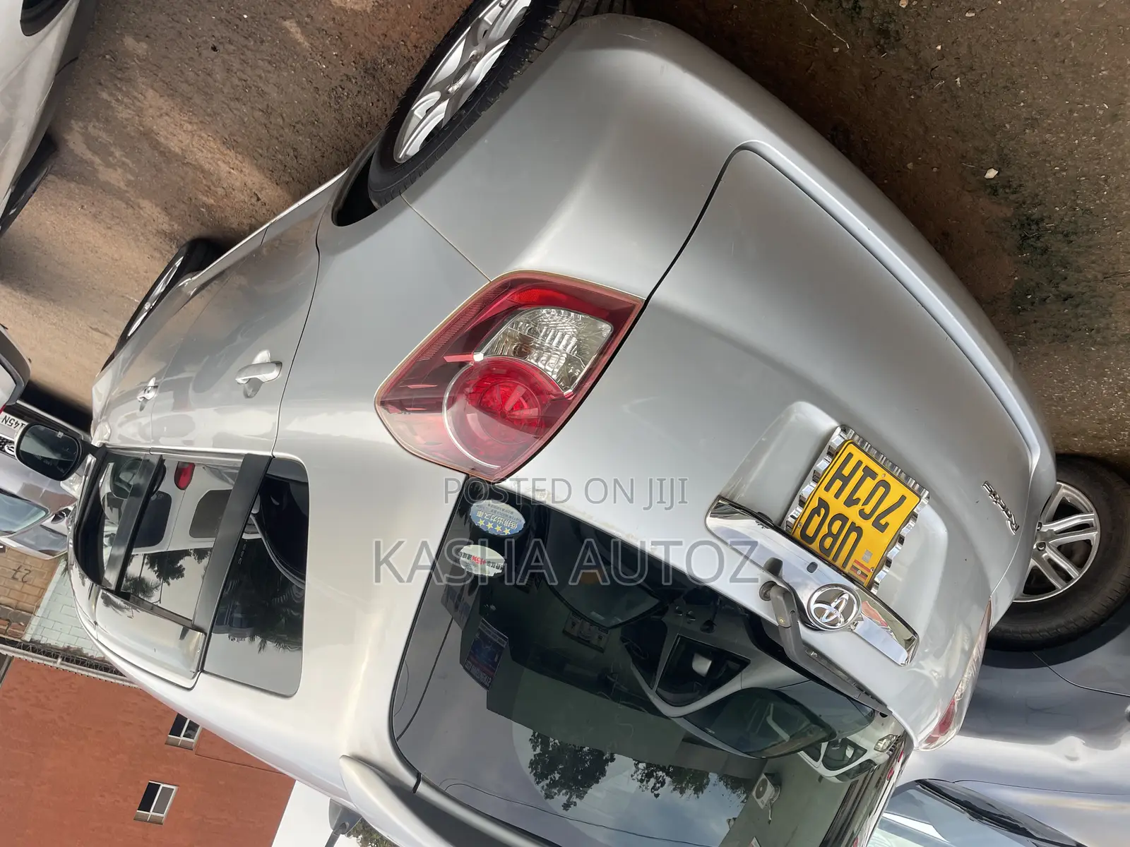 Toyota Ractis 2010 Silver