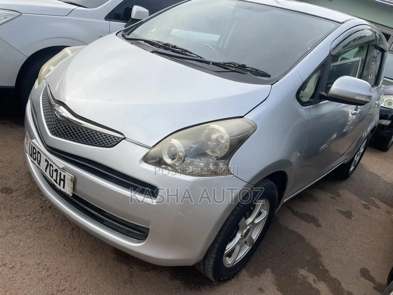 Toyota Ractis 2010 Silver