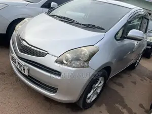 Toyota Ractis 2010 Silver