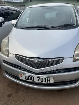 Toyota Ractis 2010 Silver