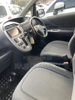 Toyota Ractis 2010 Silver