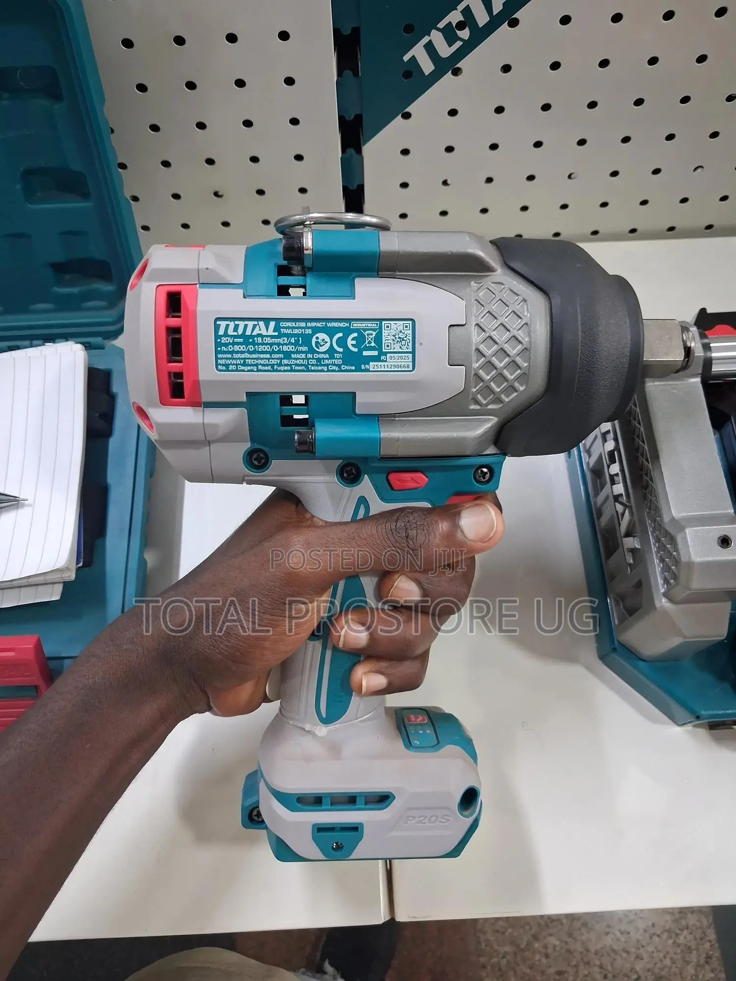 Cordless Impact Wrench 1350nm (Total).