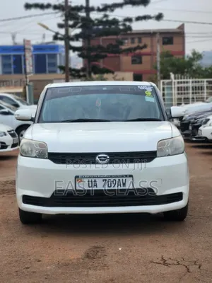Toyota Corolla Rumion Hatchback 1.5 FWD 2012 White